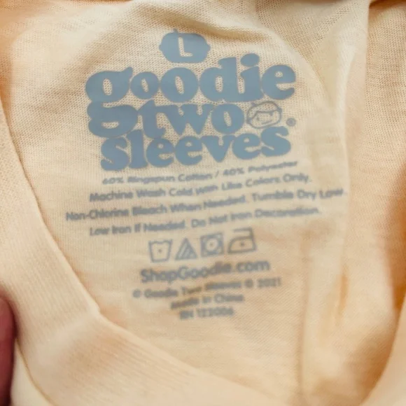 GRAPHIC Crop Tee - Picture 5 of 5